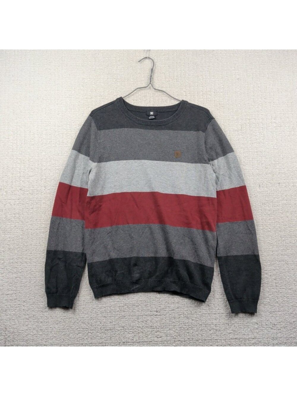 DC Shoes Knit Pullover Sweater Crew Neck Gray Red Striped Men Sz S Skater 2000's